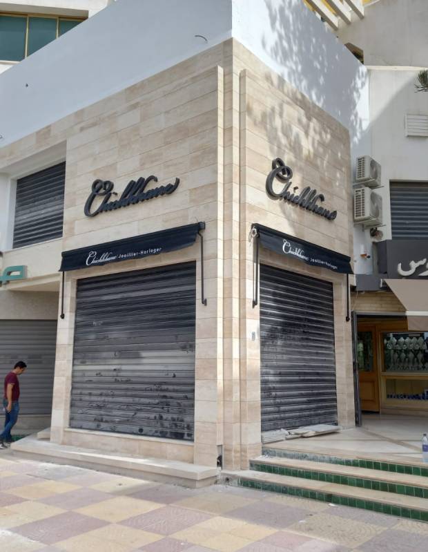 Store bras invisible